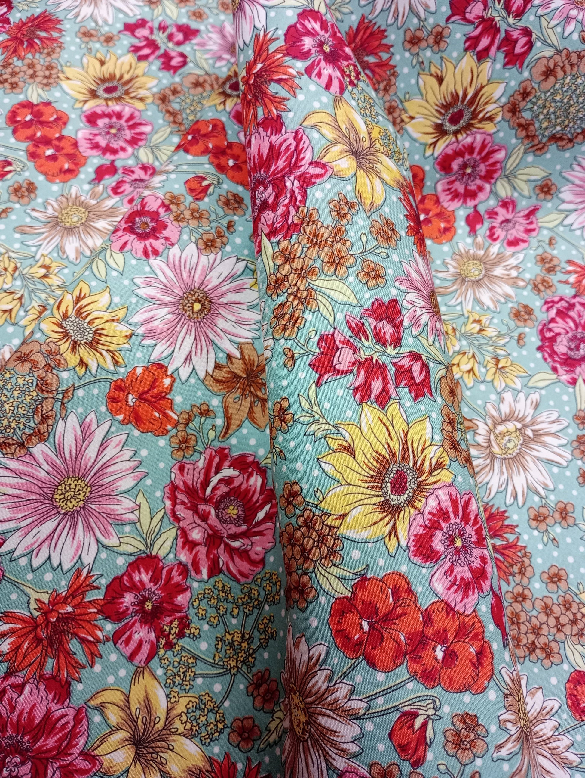 Floral Print Fabric, 110cm width, 100% Cotton Poplin PER HALF METRE