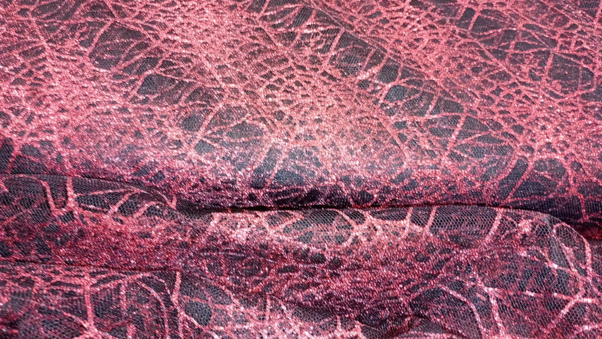 Metallic Net, Black/Red 147 cm width, PER HALF METRE