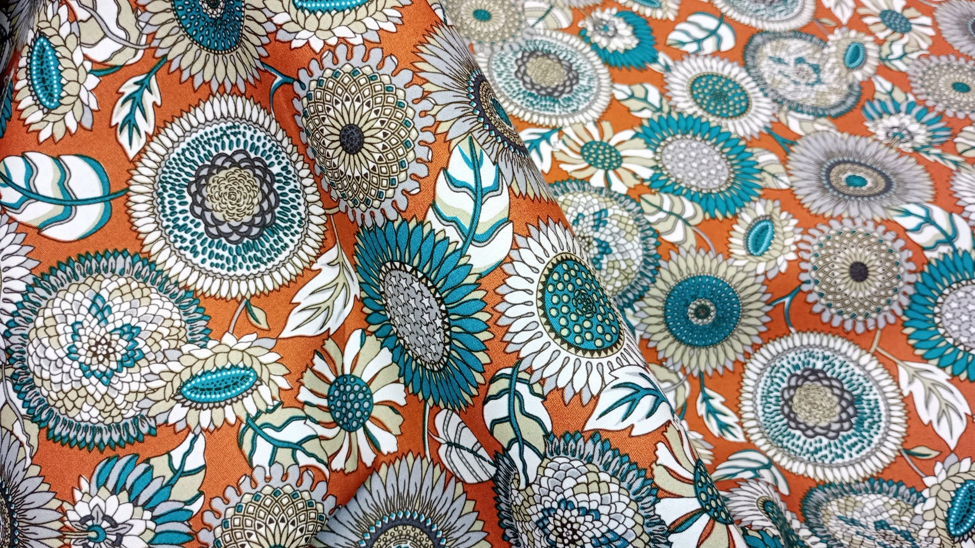 Floral Print Fabric, 110cm width, 100% Cotton Poplin PER HALF METRE