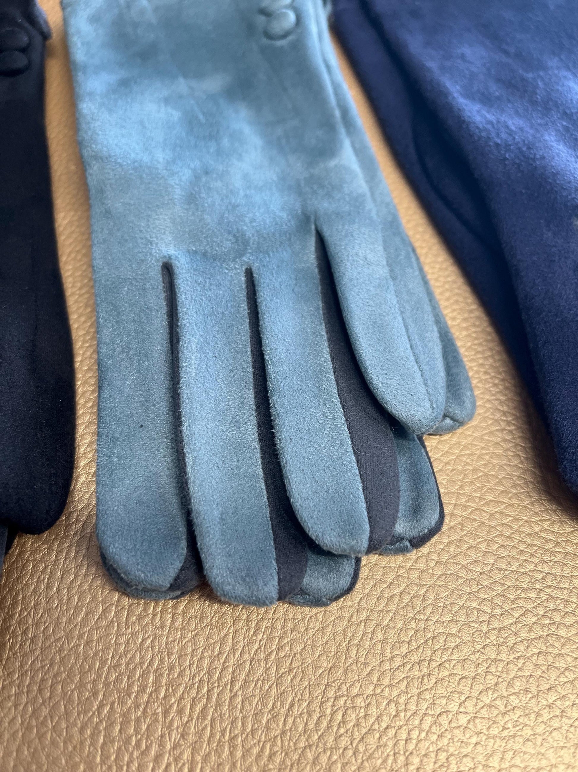 Two tone winter gloves