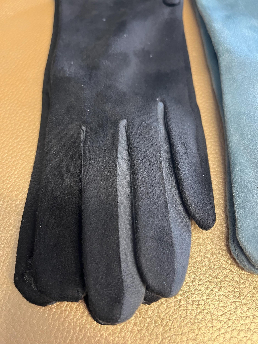 Two tone winter gloves