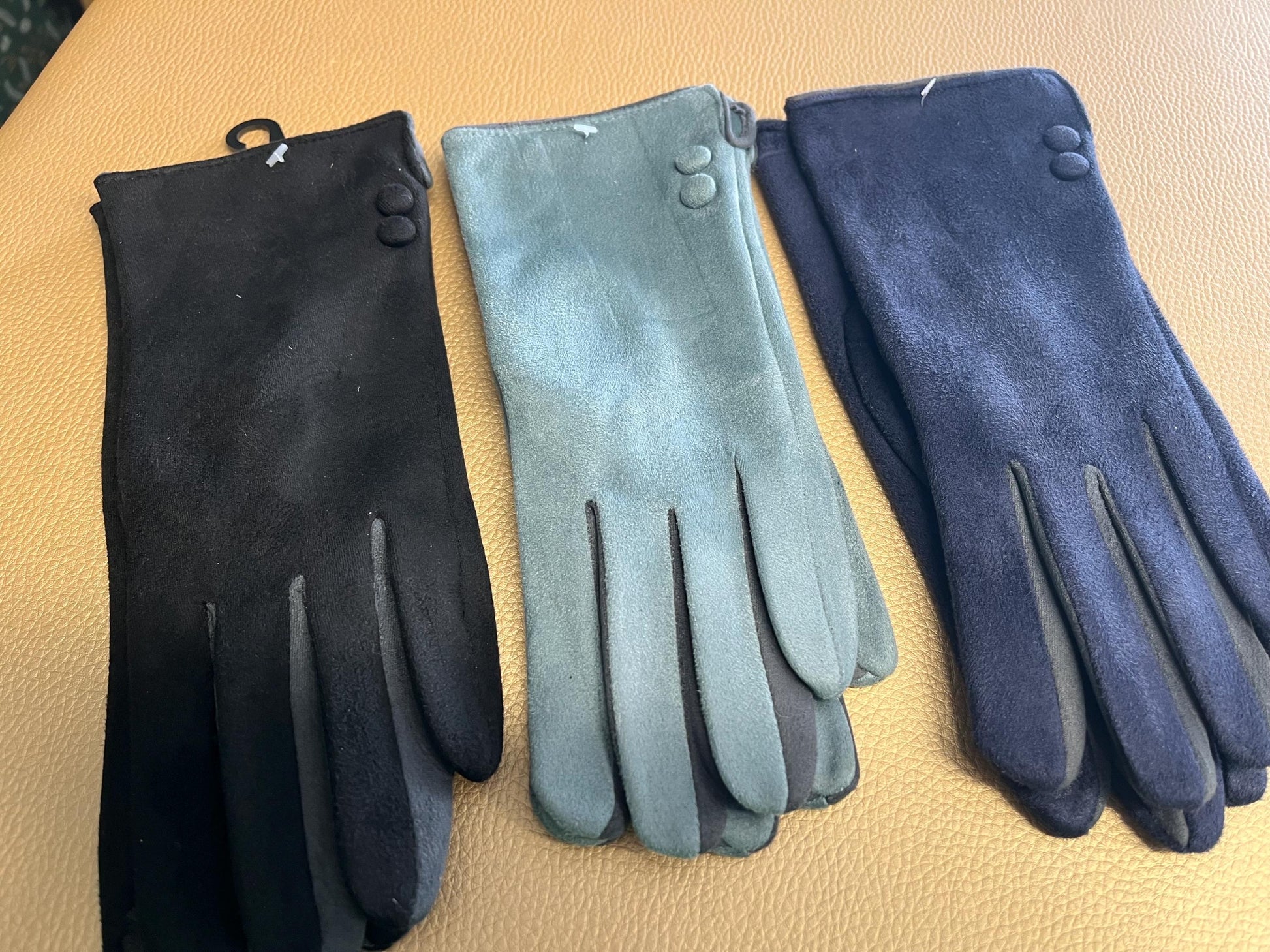 Two tone winter gloves