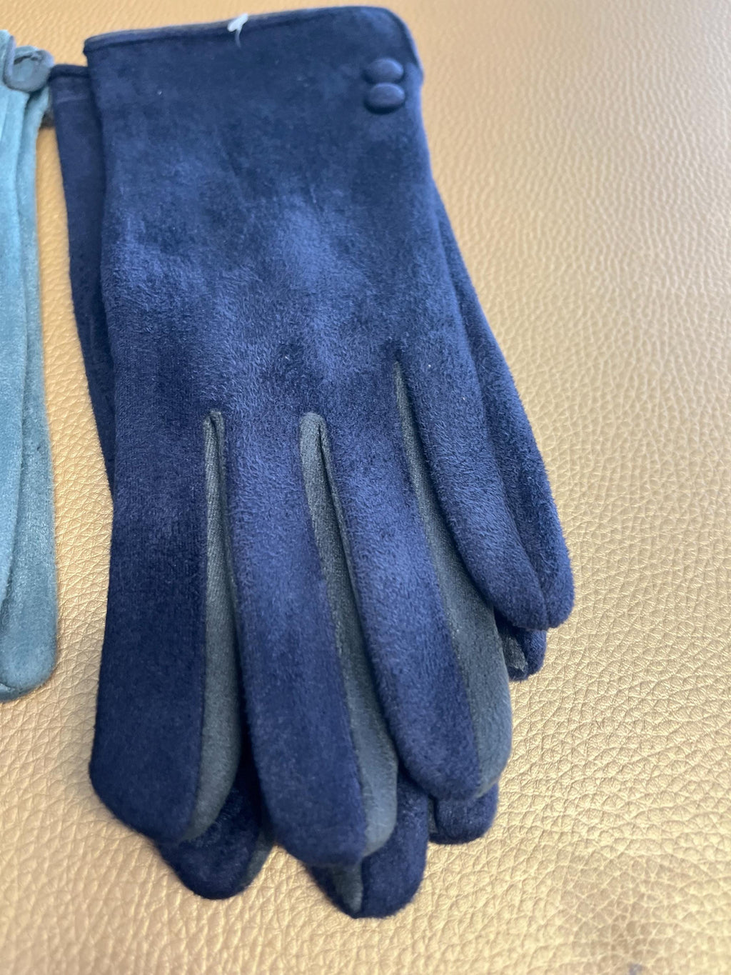 Two tone winter gloves
