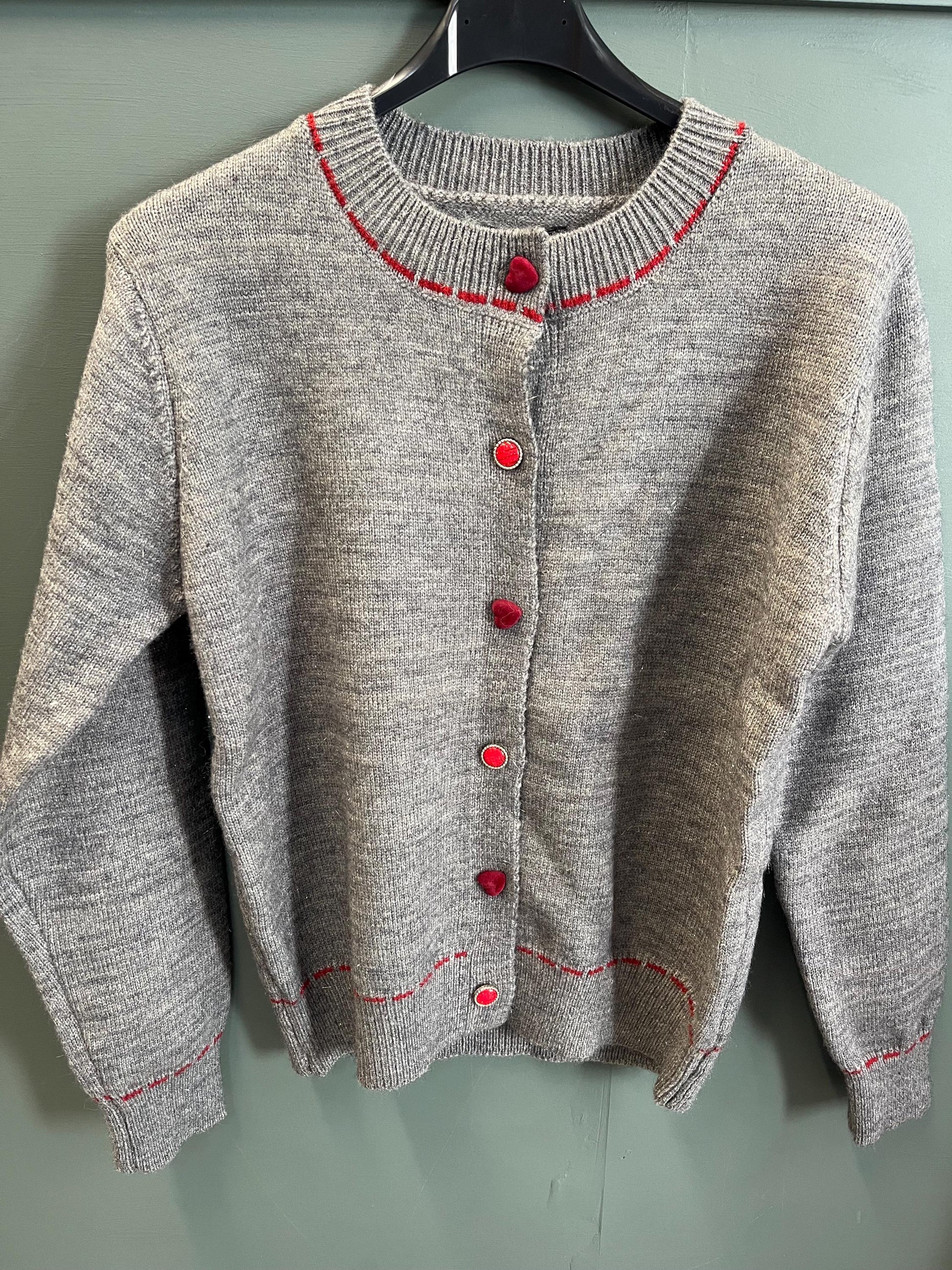 heart button stitch cardigan