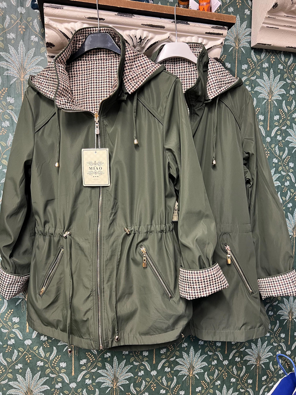 Reversible women’s raincoat. Green and tartan. Winter. Autumn. Rain. Waterproof. Ladies women girls. UK dispatch